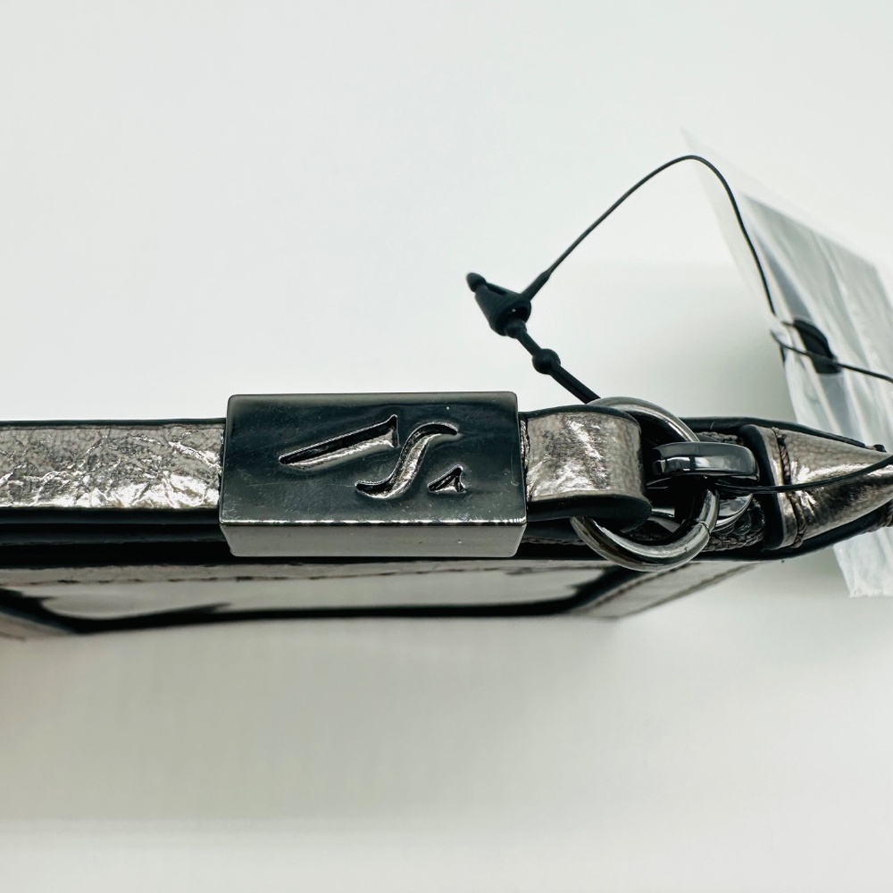 Simple Vera Vera Wang Amboy Wallet Silver Crinkle NWT - Picture 3 of 6